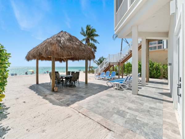 Luxurious 6-Bedroom Beachfront Residence Near Bonita Beach